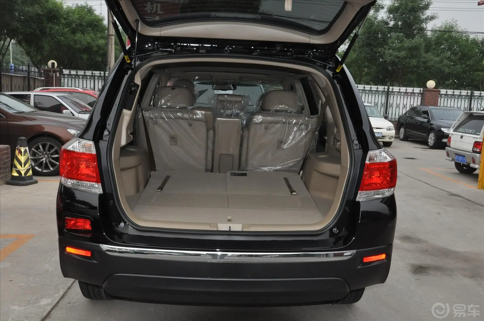 汉兰达2.7L 自动 两驱 至尊型 7座行李箱空间