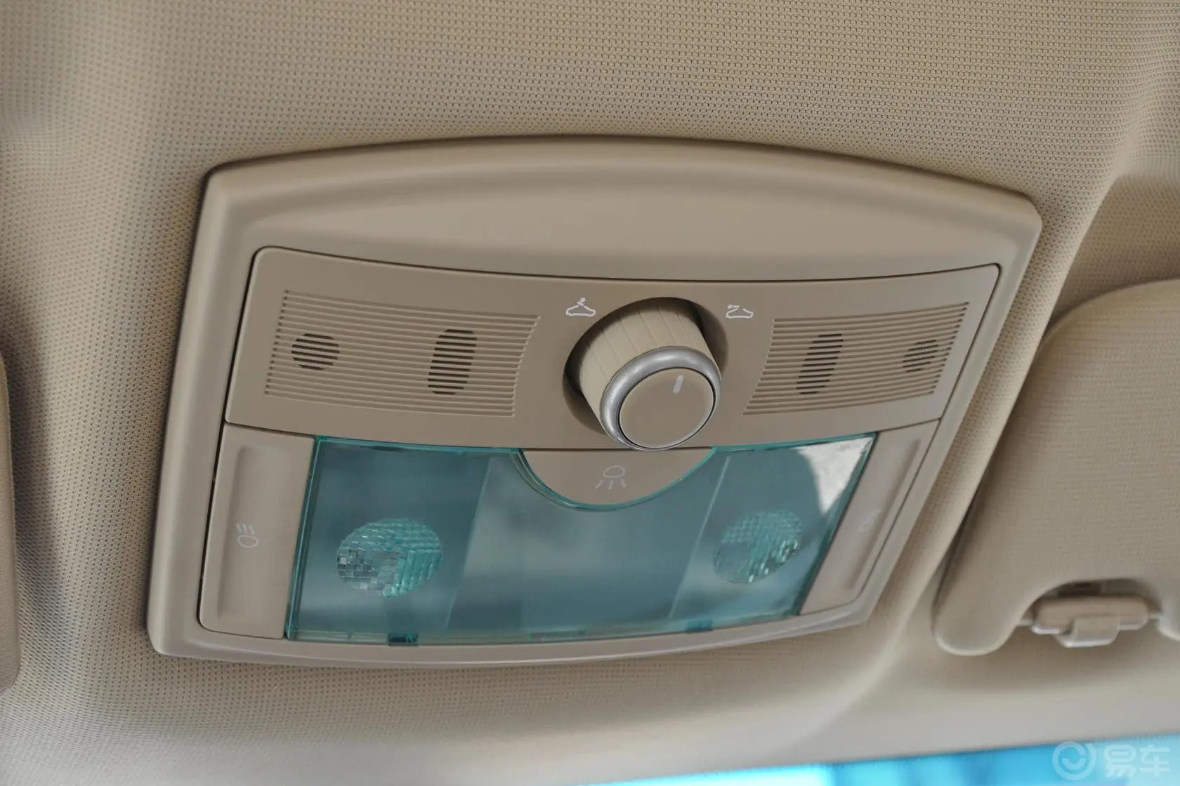 荣威550D 1.8T 手动 品逸版前排车顶中央控制区