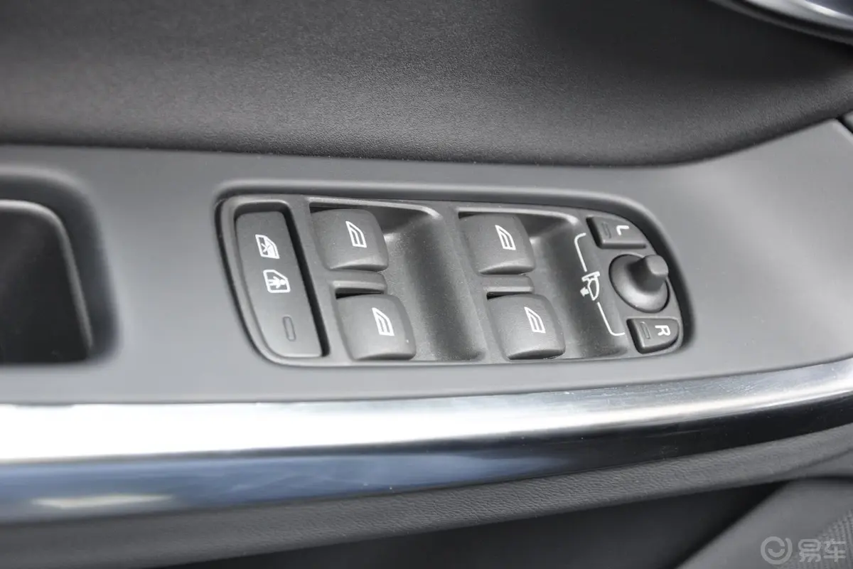 沃尔沃V60T6 R-Design 个性运动版车窗升降键