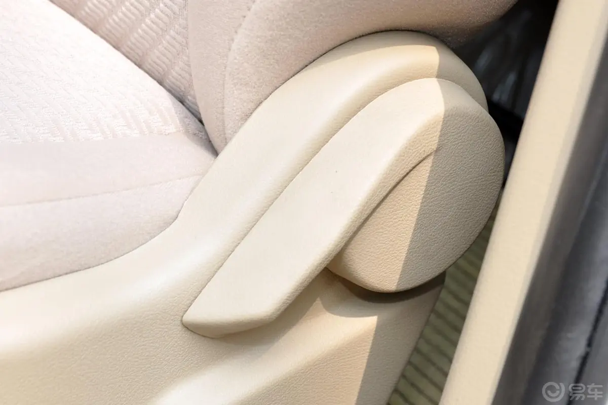 智尚S301.5L 手动 舒适版座椅调节键
