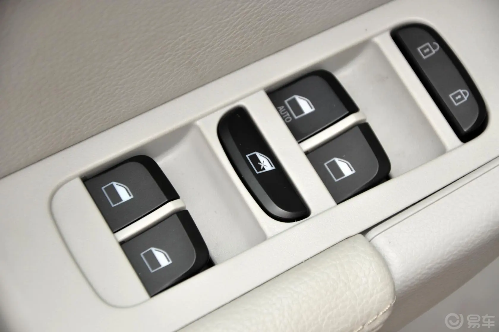中华H5301.6L 自动 舒适型车窗升降键