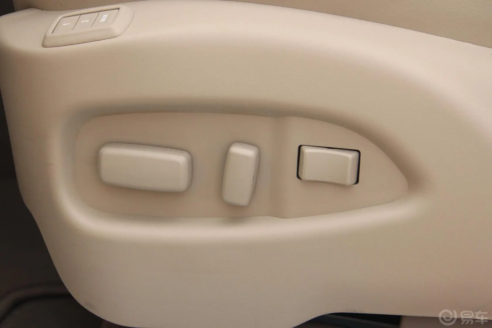 凯迪拉克SRX3.0L 手自一体 舒适型座椅调节键