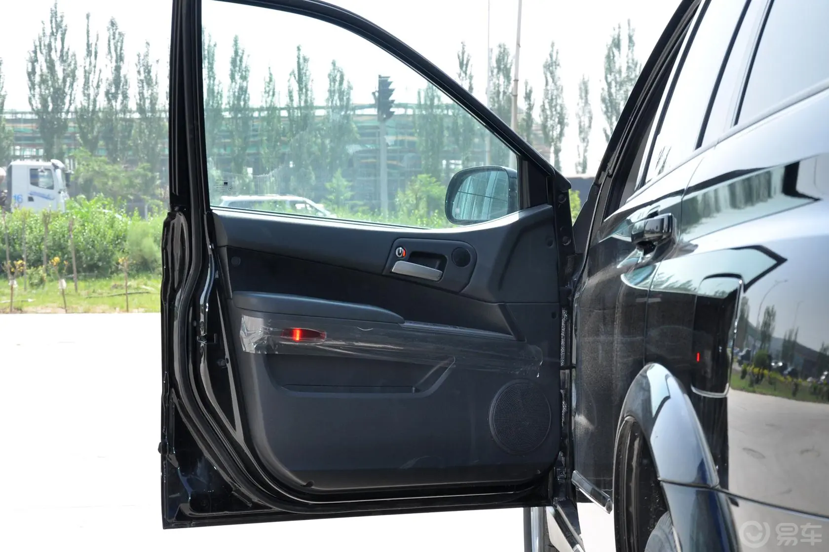 享御2.0T 自动 四驱豪华导航版驾驶员侧车门内门板