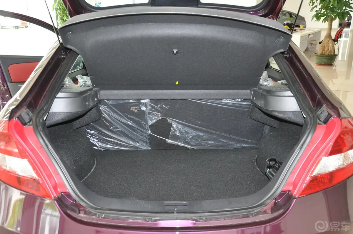莲花L3两厢 GT 1.6L 自动 精致型行李箱空间