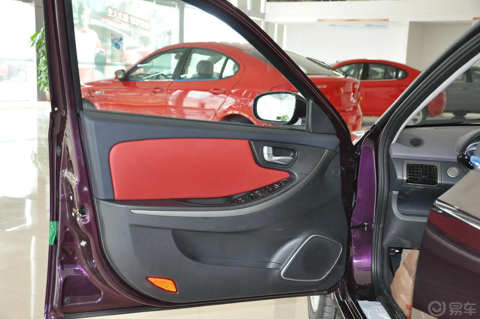 莲花L3两厢 GT 1.6L 自动 精致型驾驶员侧车门内门板