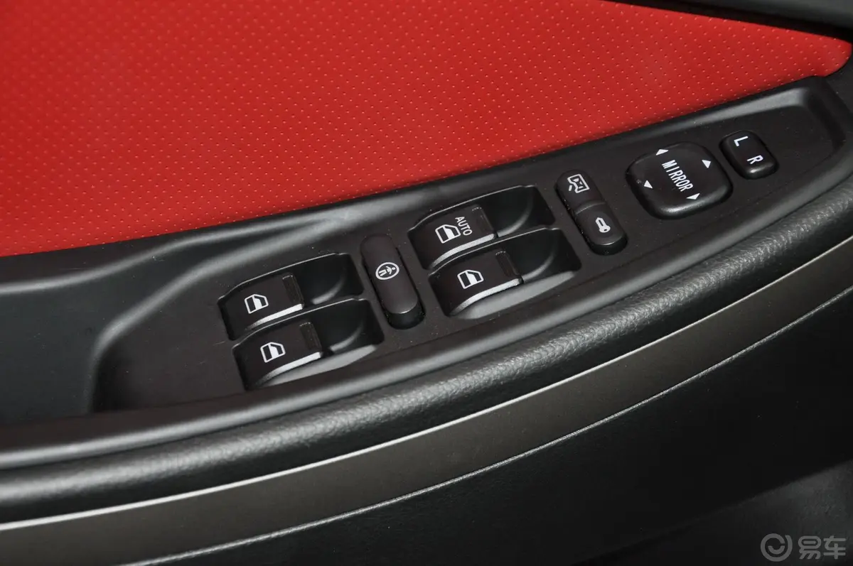 莲花L3两厢 GT 1.6L 自动 精英型车窗升降键
