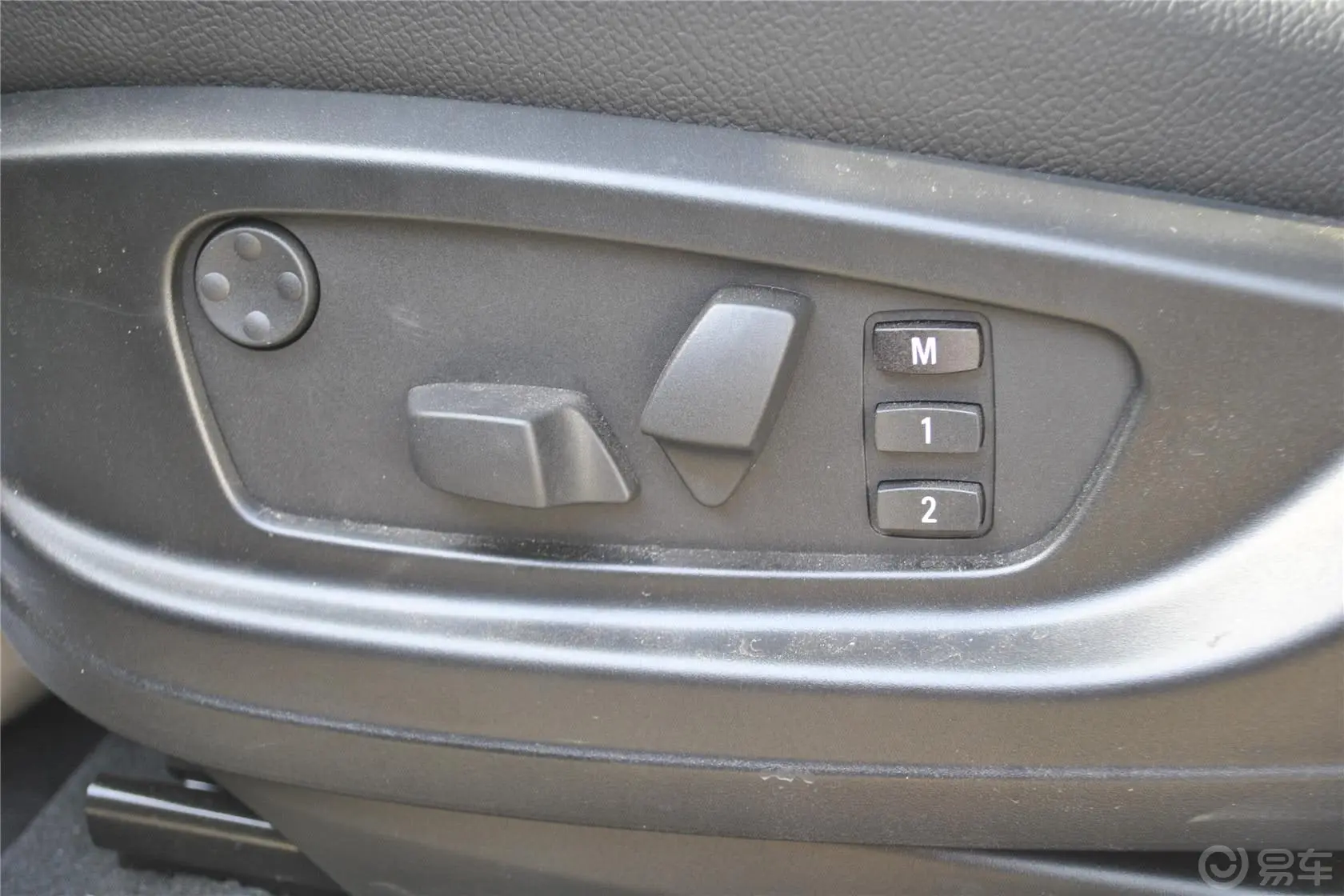 宝马X5(进口)xDrive35i M运动型座椅调节键