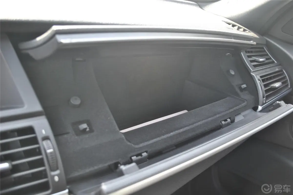 宝马X5(进口)xDrive35i M运动型手套箱