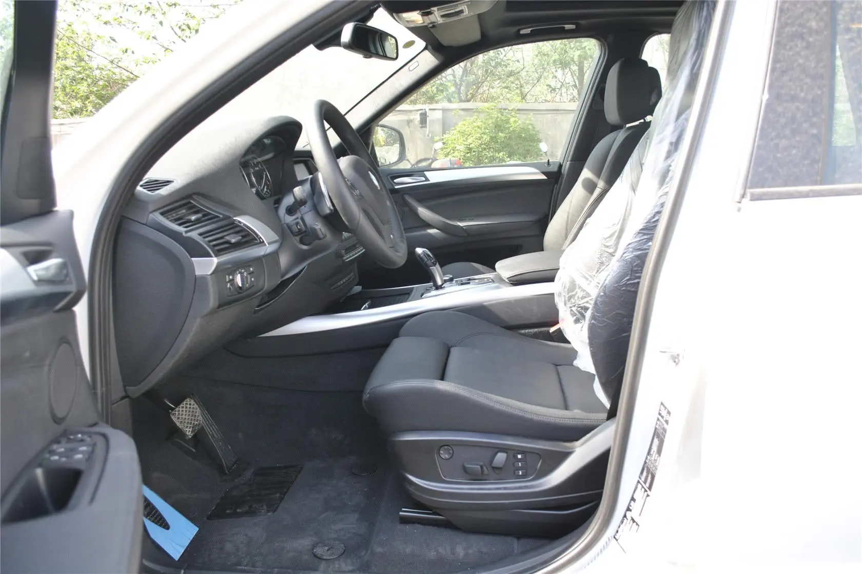 宝马X5(进口)xDrive35i M运动型前排空间