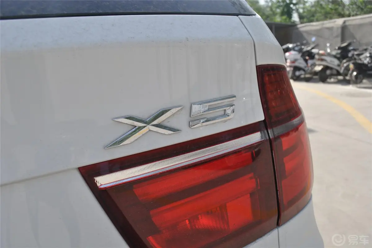 宝马X5(进口)xDrive35i M运动型尾标