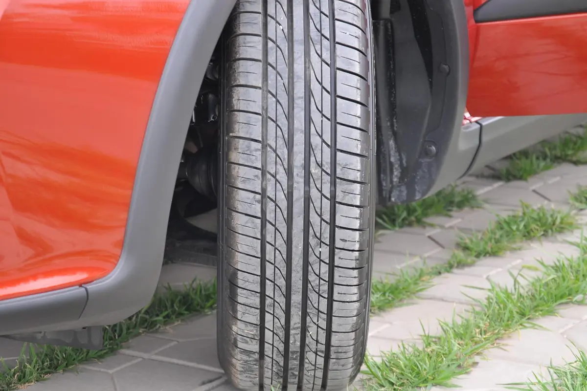 天语 SX4两厢 酷锐版 1.6L 自动 运动型轮胎花纹