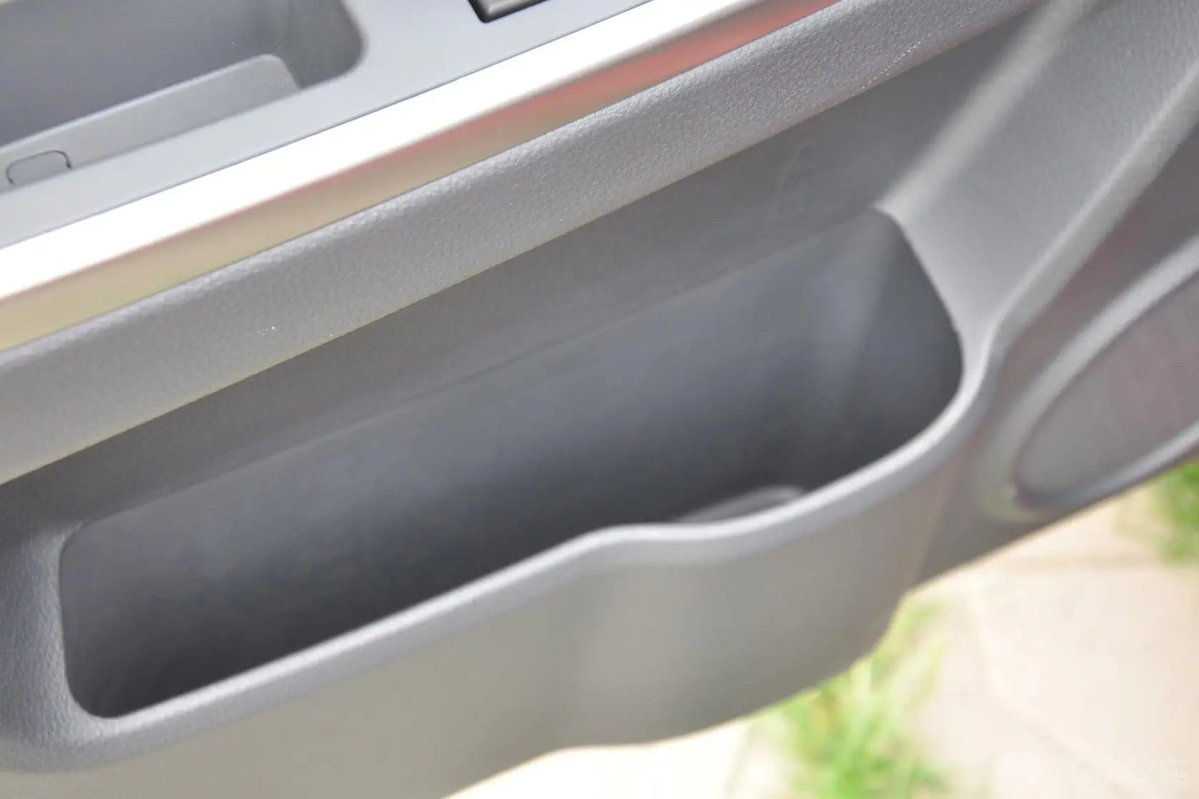天语 SX4两厢 酷锐版 1.6L 自动 运动型驾驶员门储物盒