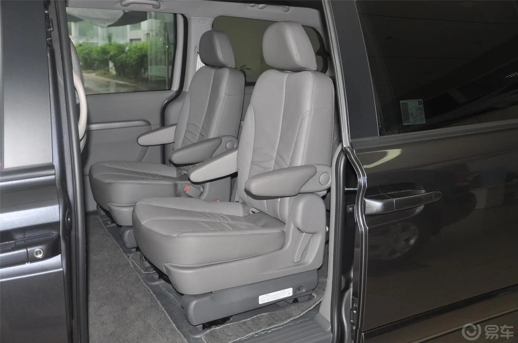 起亚VQVQ-R 2.2T 自动 柴油 舒适版后排座椅