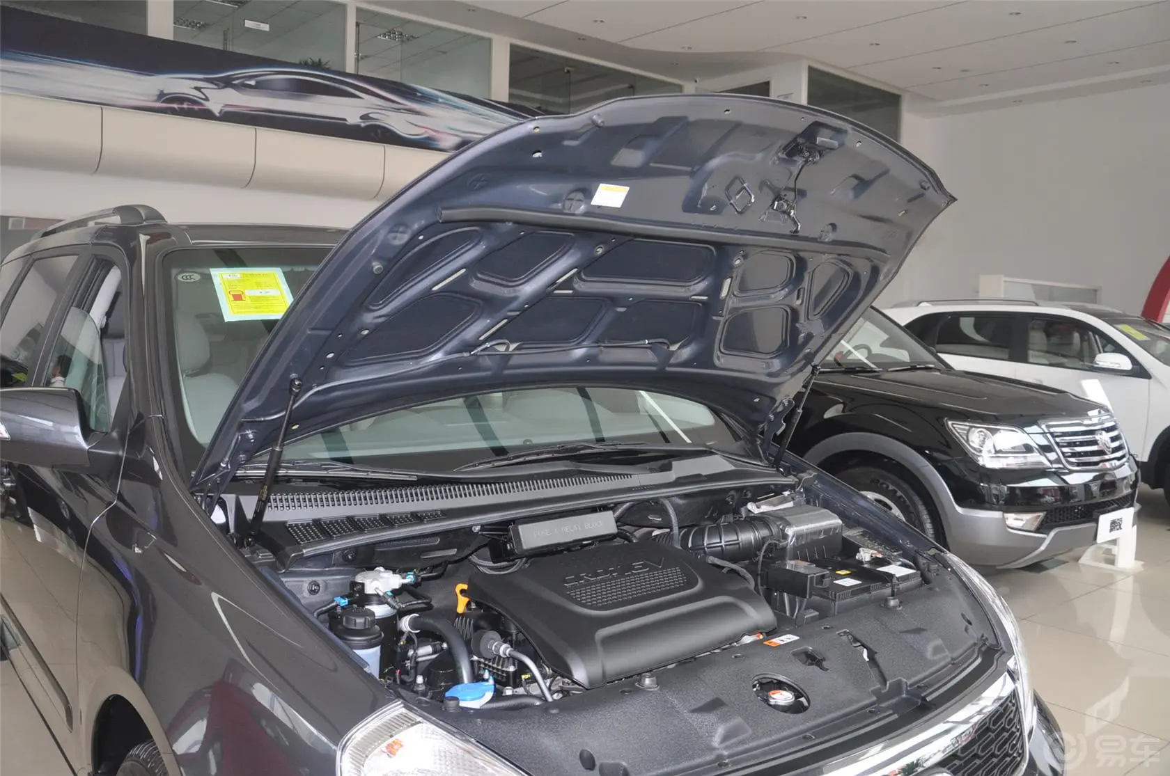 起亚VQVQ-R 2.2T 自动 柴油 舒适版发动机盖开启