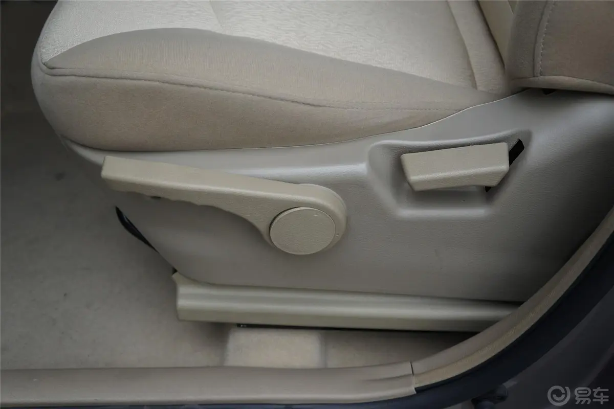 景逸SUV1.6L 手动 舒适型座椅调节键
