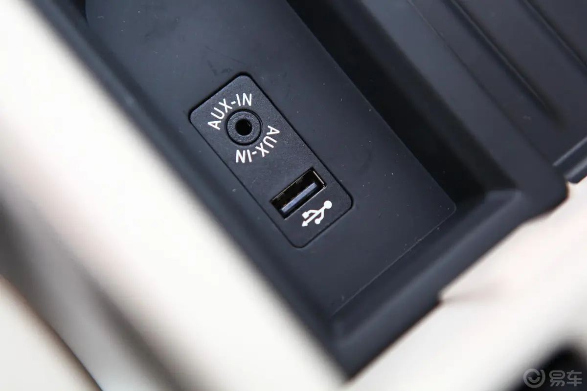 宝马3系GT335i 风尚设计套装USB接口