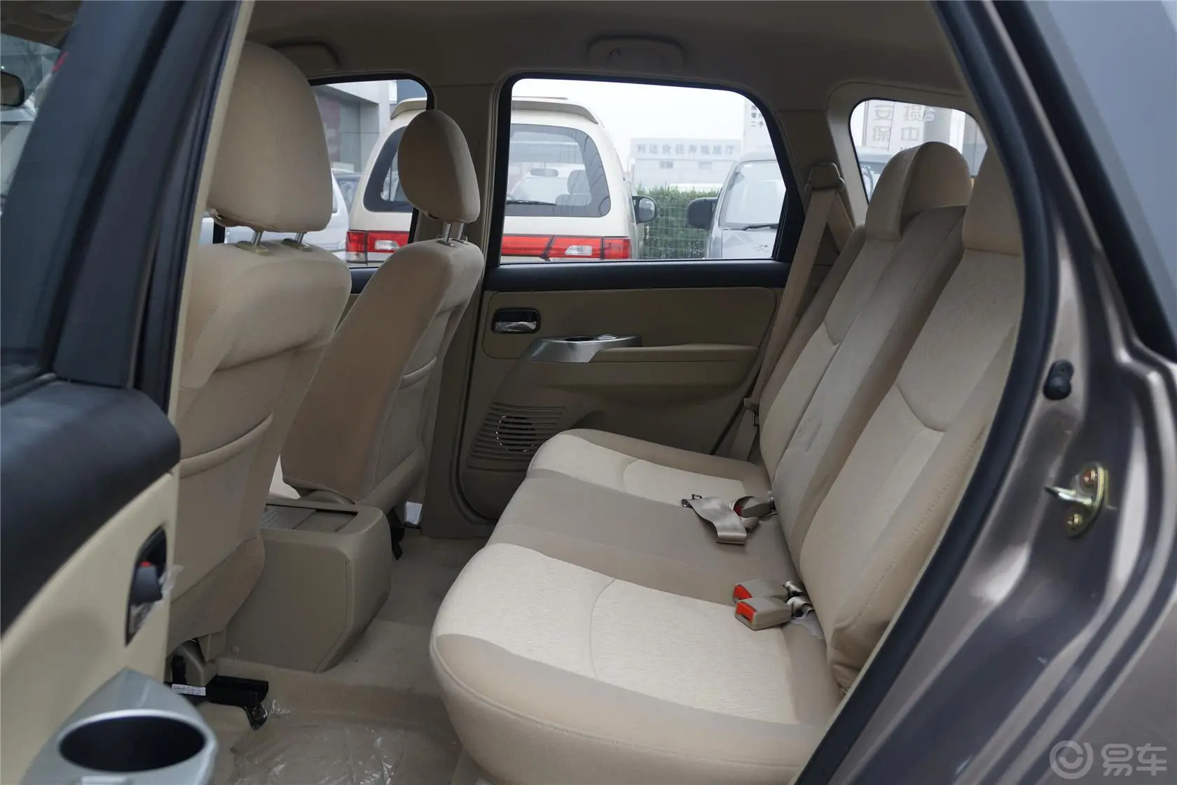 景逸SUV1.6L 手动 舒适型后排空间体验