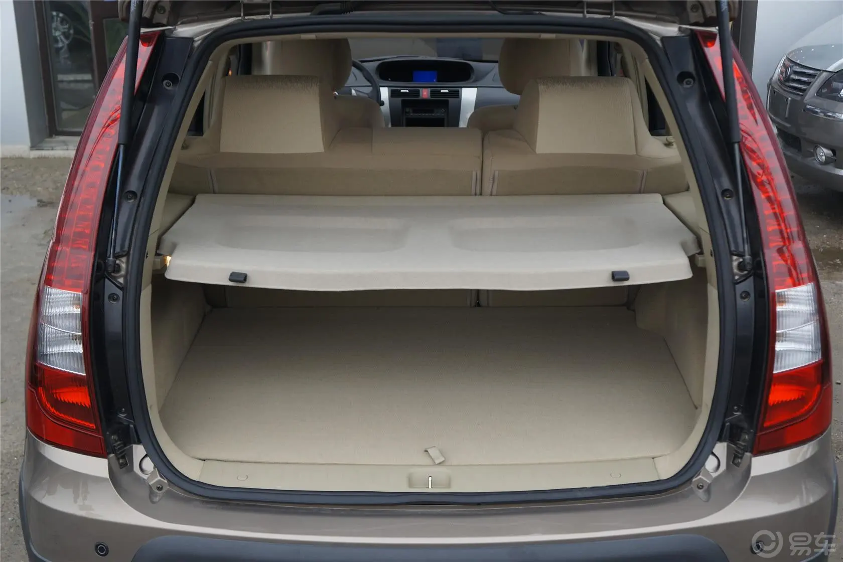 景逸SUV1.6L 手动 舒适型行李箱空间