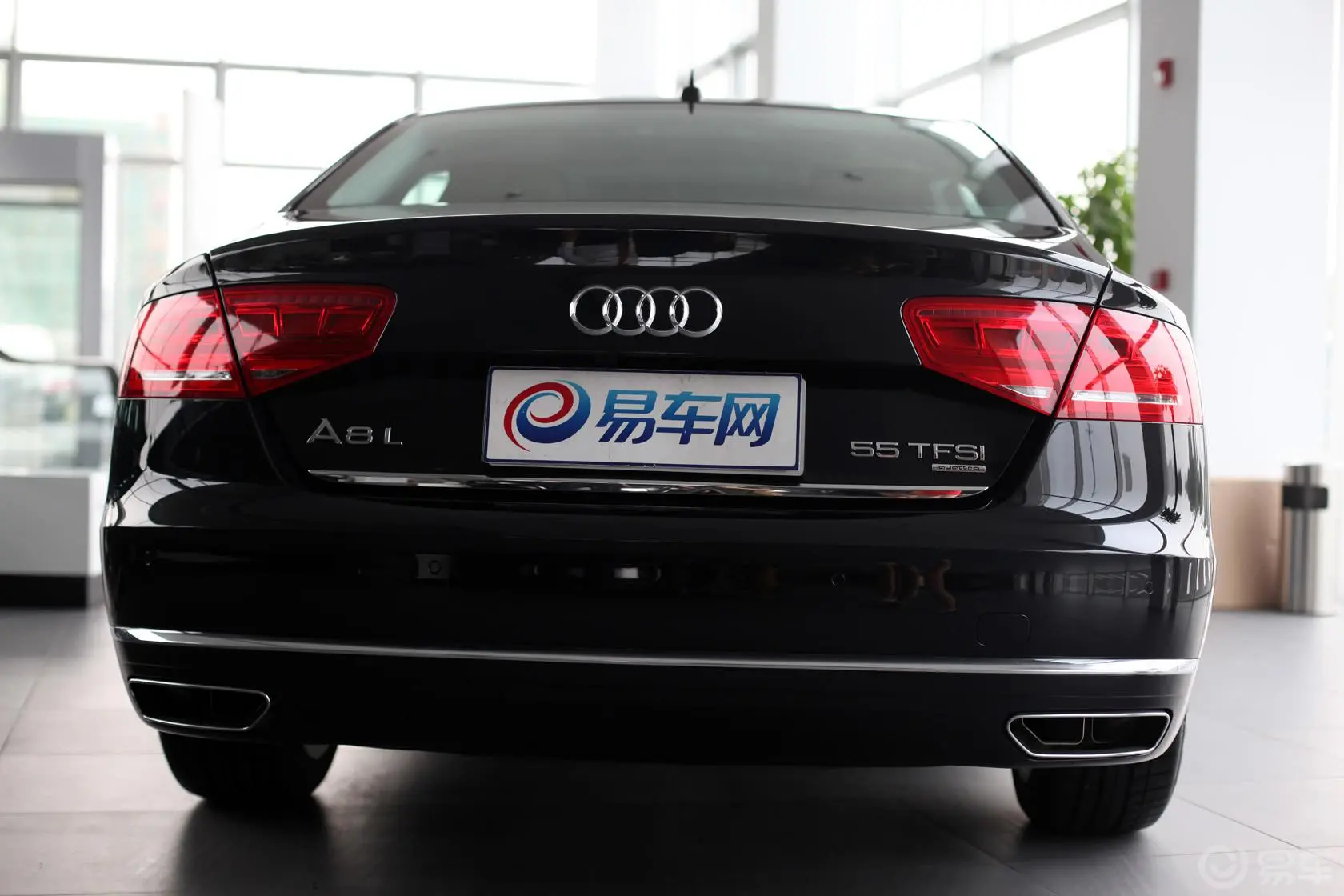 奥迪A8A8L 55 TFSI quattro豪华型正后水平