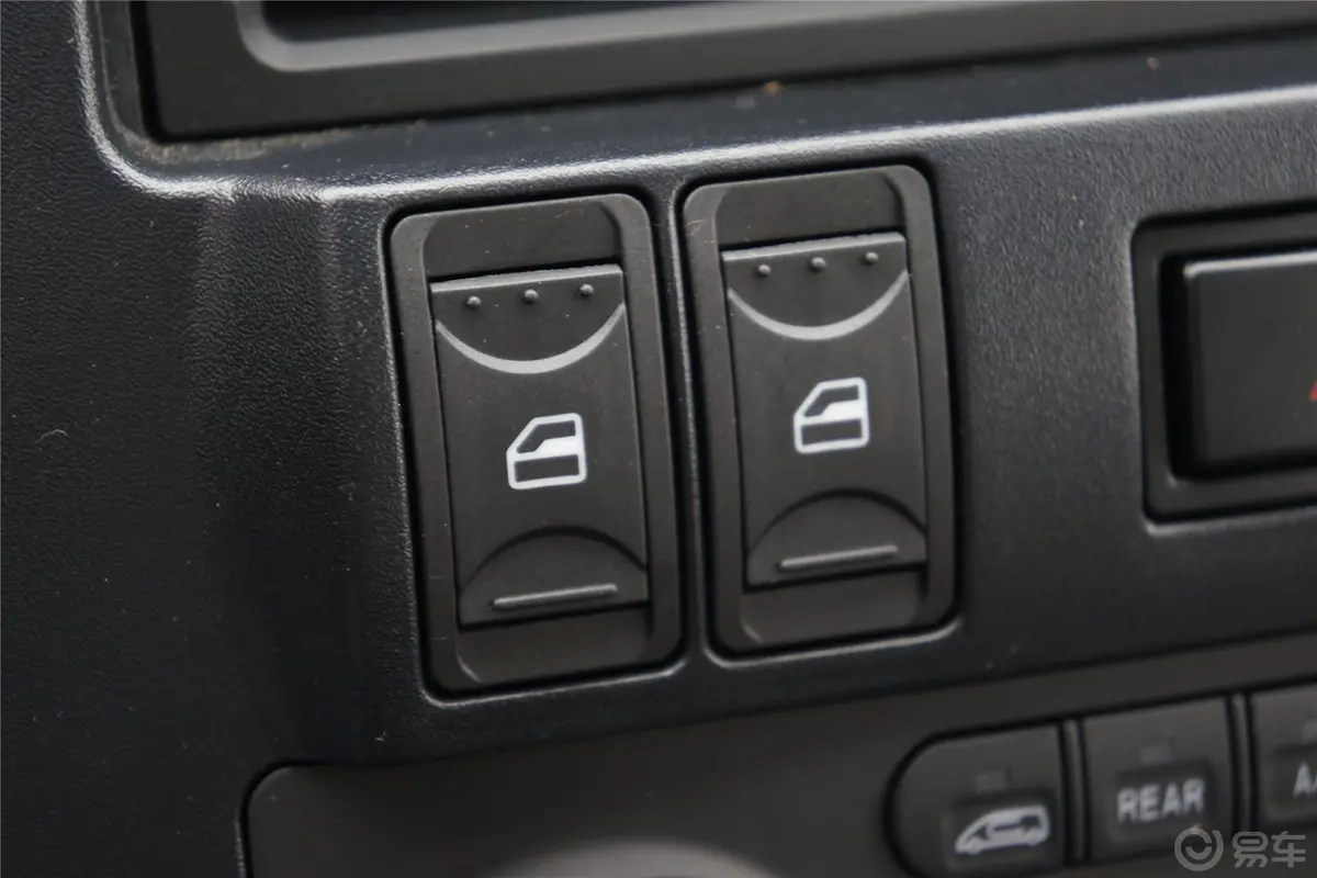 菱智V3 1.5L 手动 舒适型车窗升降键