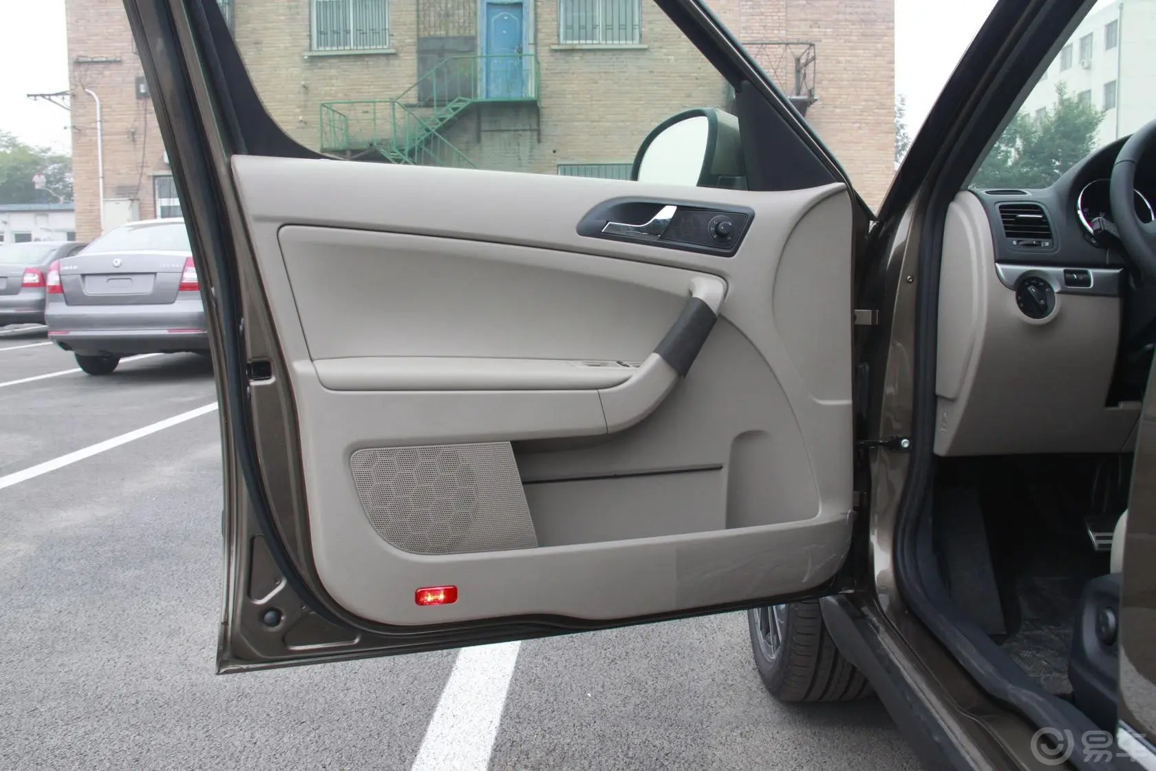 Yeti(进口)1.8L 双离合 尊贵版驾驶员侧车门内门板