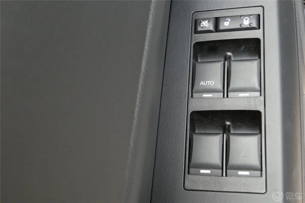 自由客2.4L 自动 运动版车窗升降键