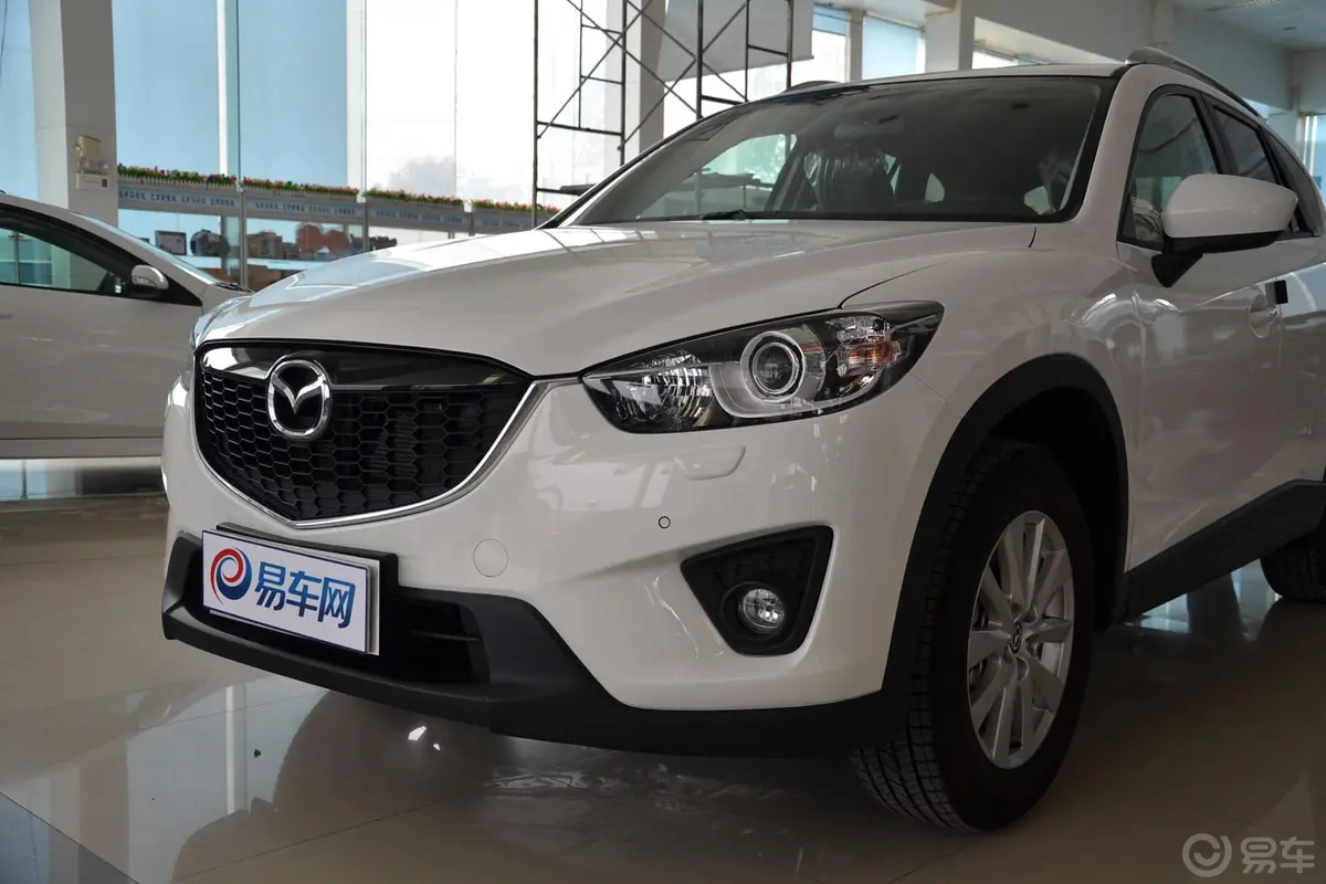 马自达CX-52.0L 自动 四驱 尊贵型车头局部