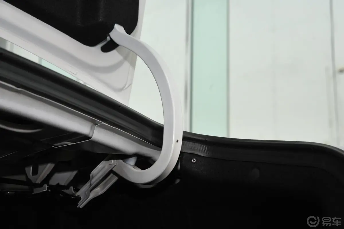 索纳塔2.4L 自动 DLX 尊贵版行李厢支撑杆