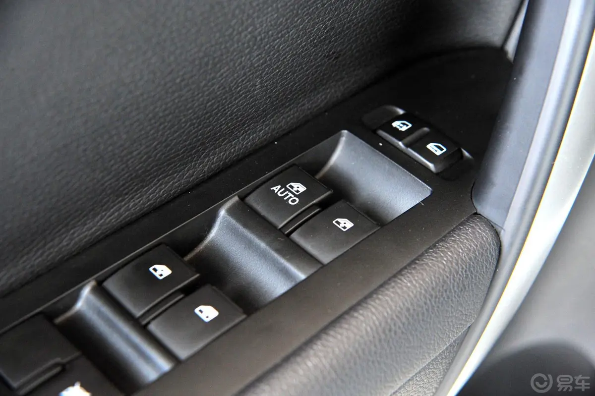 科帕奇2.4L 自动 5座豪华版车窗升降键