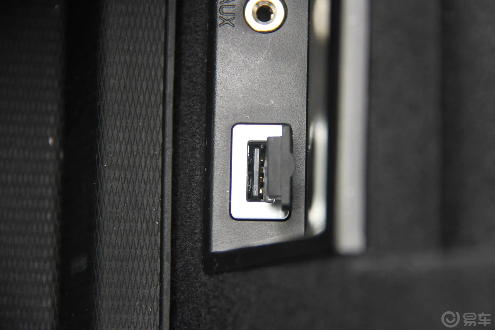沃尔沃XC60(进口)2.0T T5 改款 智雅版USB接口