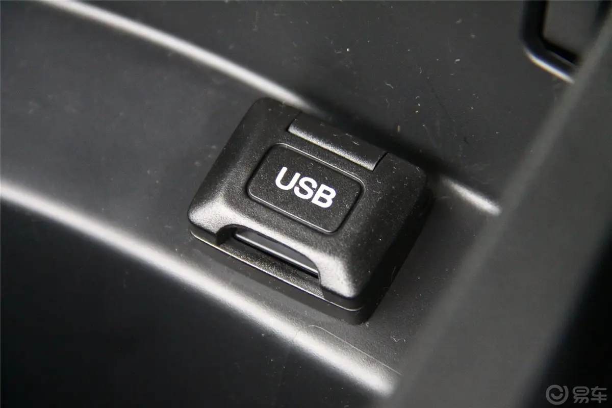 杰德1.8L CVT 豪华尊享型（五座）USB接口