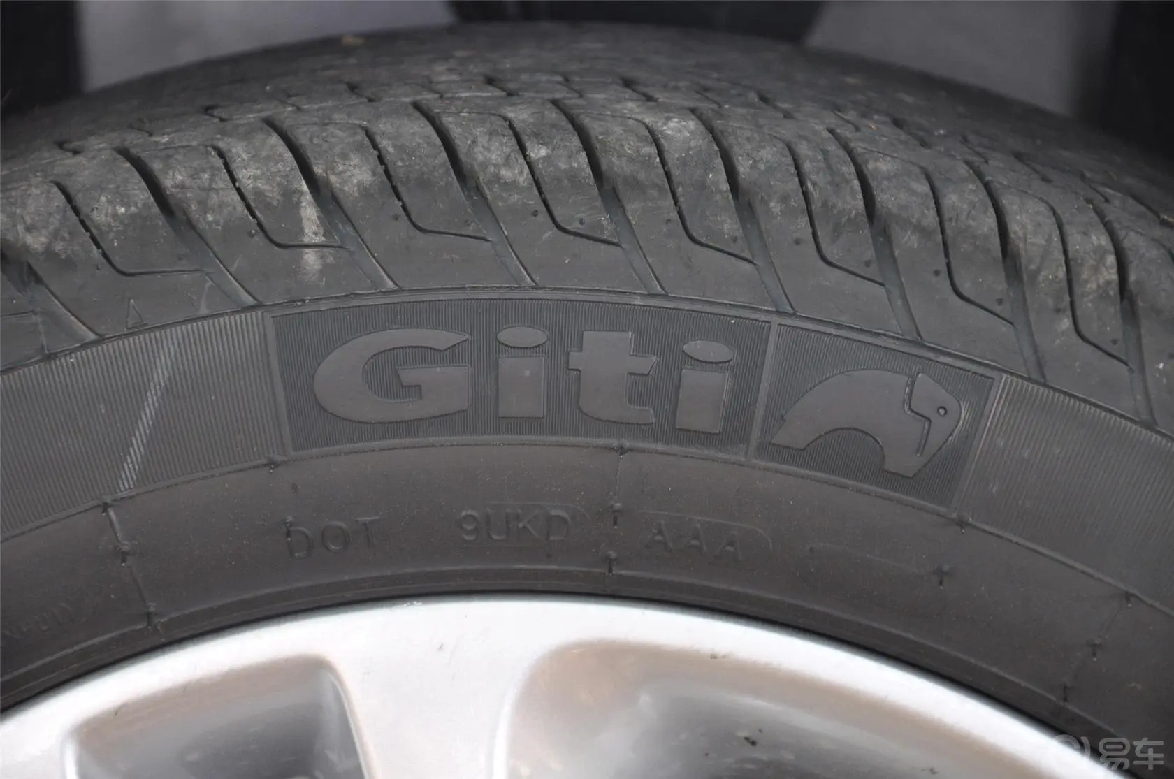 艾瑞泽71.6L CVT 致尊版轮胎规格