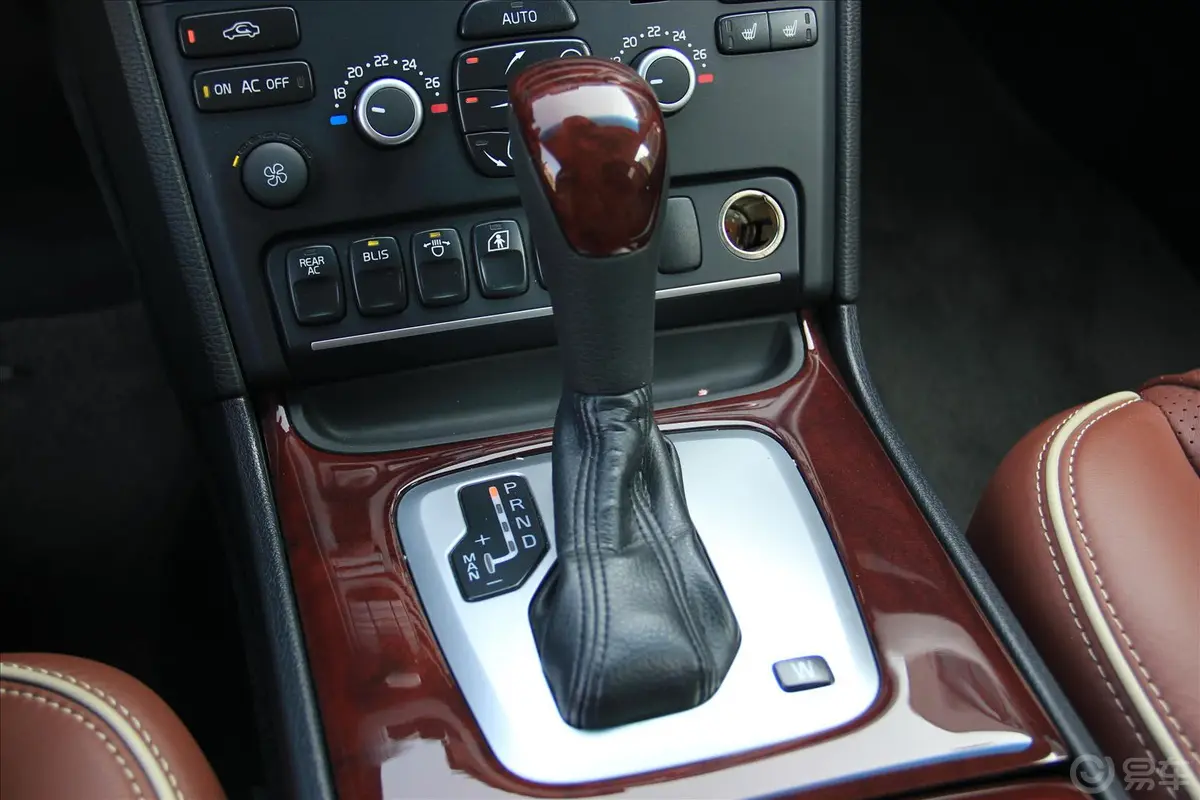 沃尔沃XC902.5T T5 行政版换挡装置