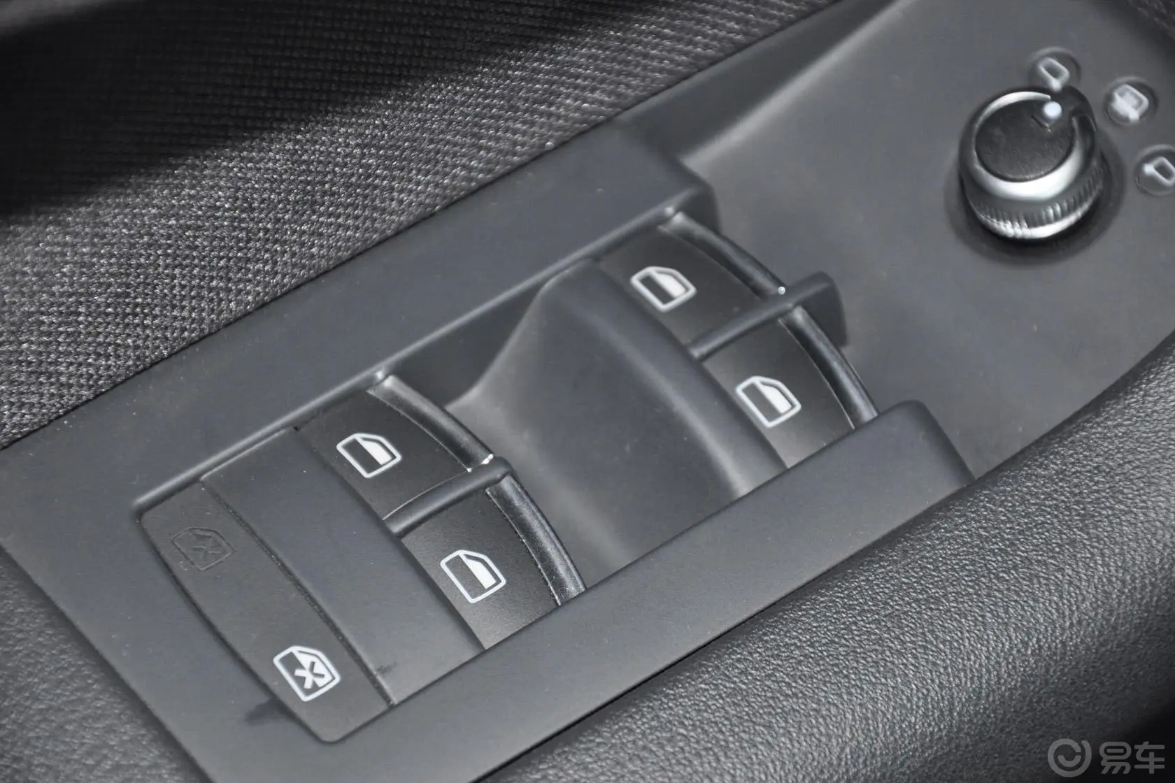 奥迪A3(进口)Sportback 30 TFSI 舒适型车窗升降键