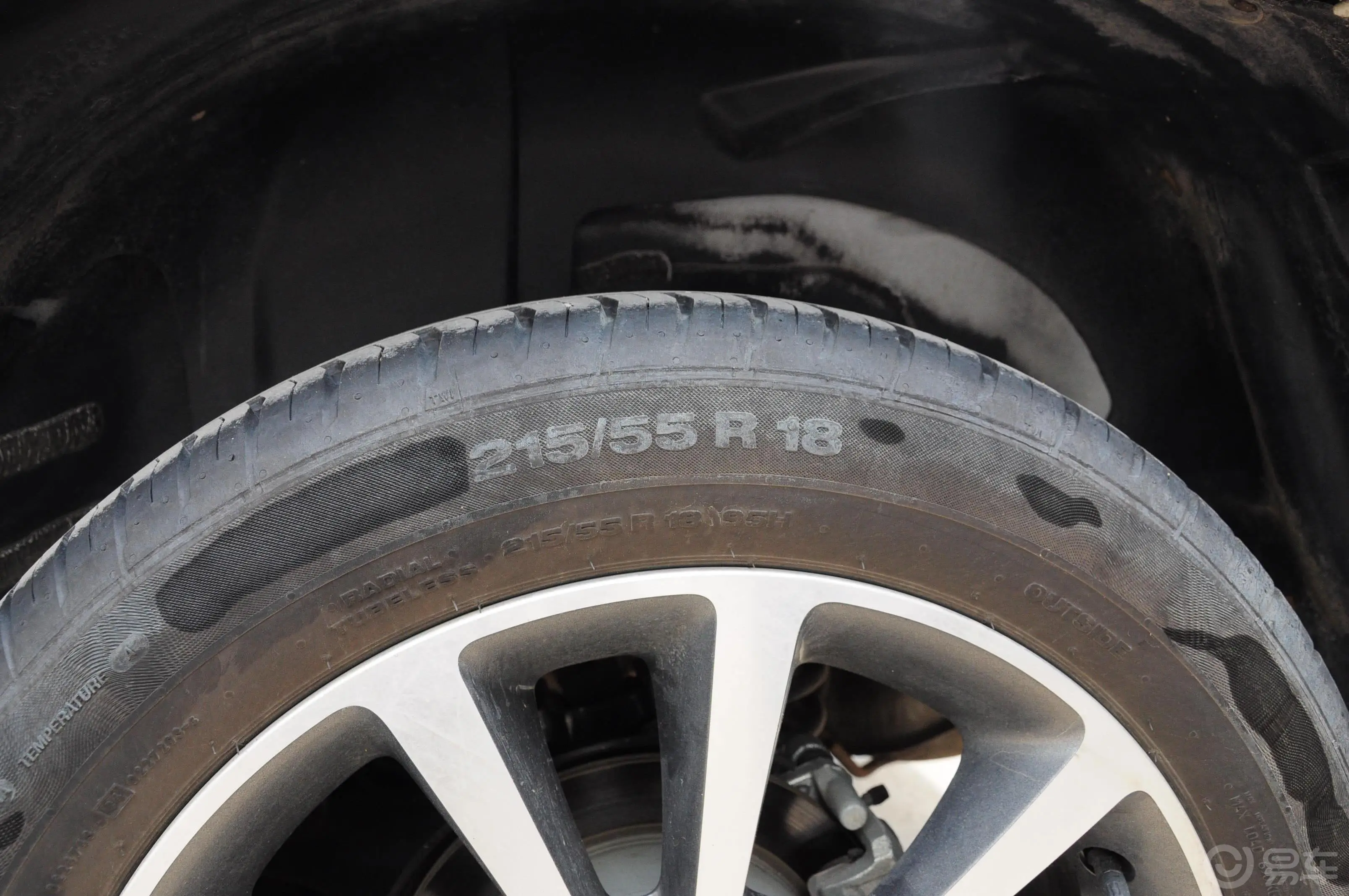 指南者(进口)2.4L 自动 豪华导航版轮胎规格