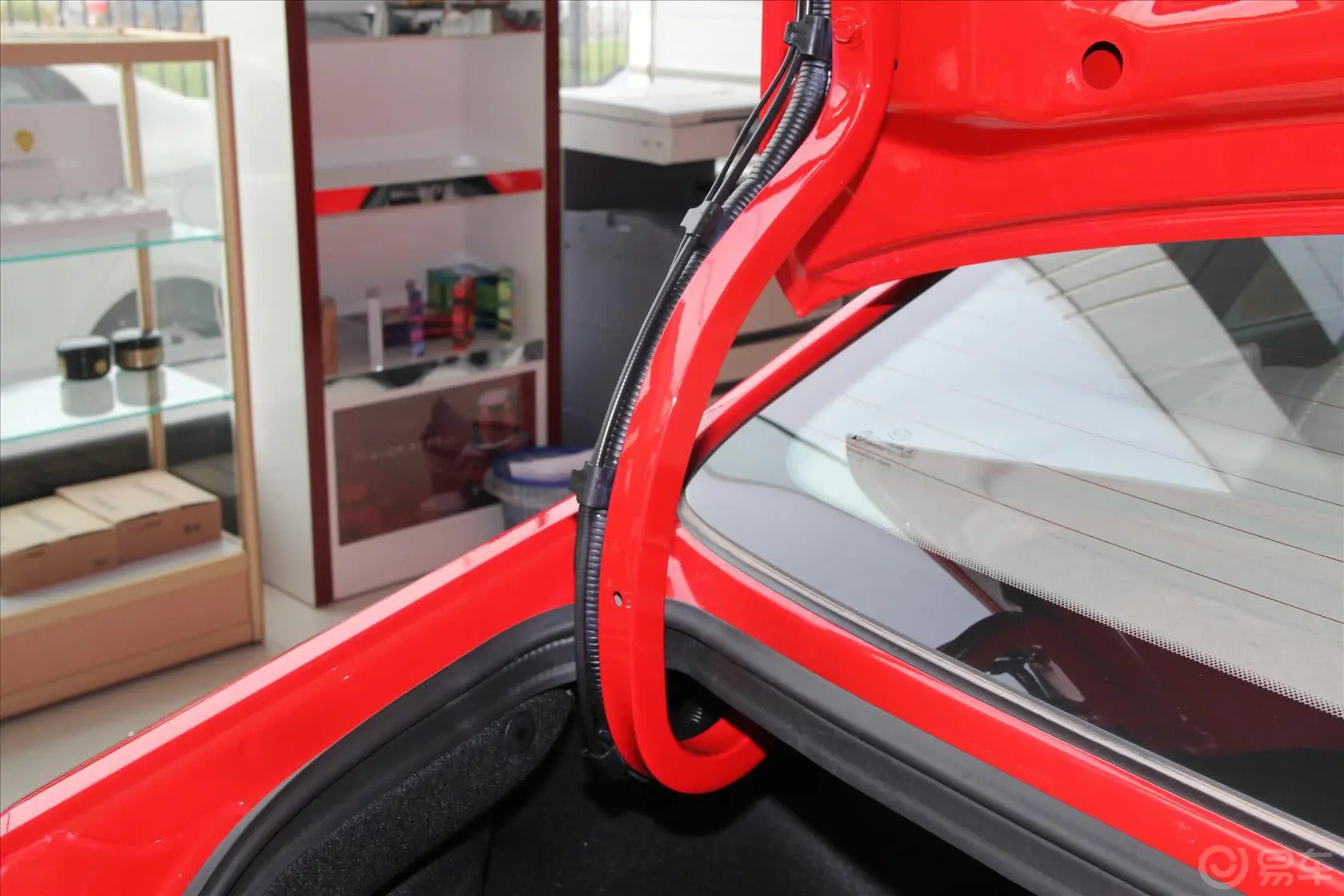 起亚K2三厢 1.4L 自动 Premium ECO 纪念版行李厢支撑杆