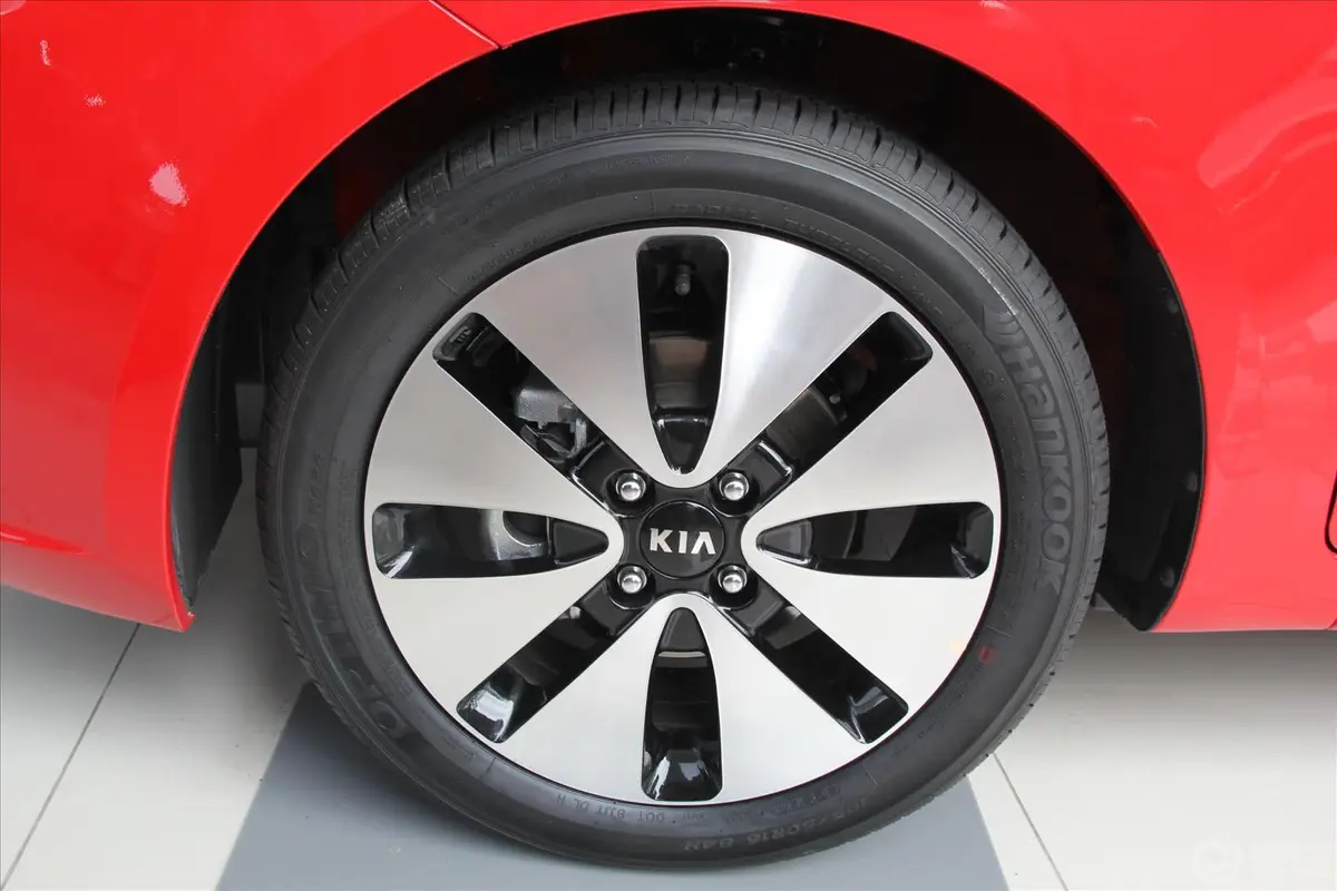 起亚K2三厢 1.4L 自动 Premium ECO 纪念版轮圈
