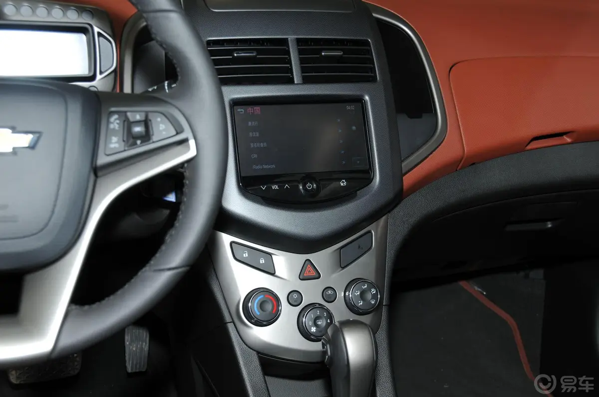 爱唯欧1.6L SX 自动 风尚影音版中控台驾驶员方向