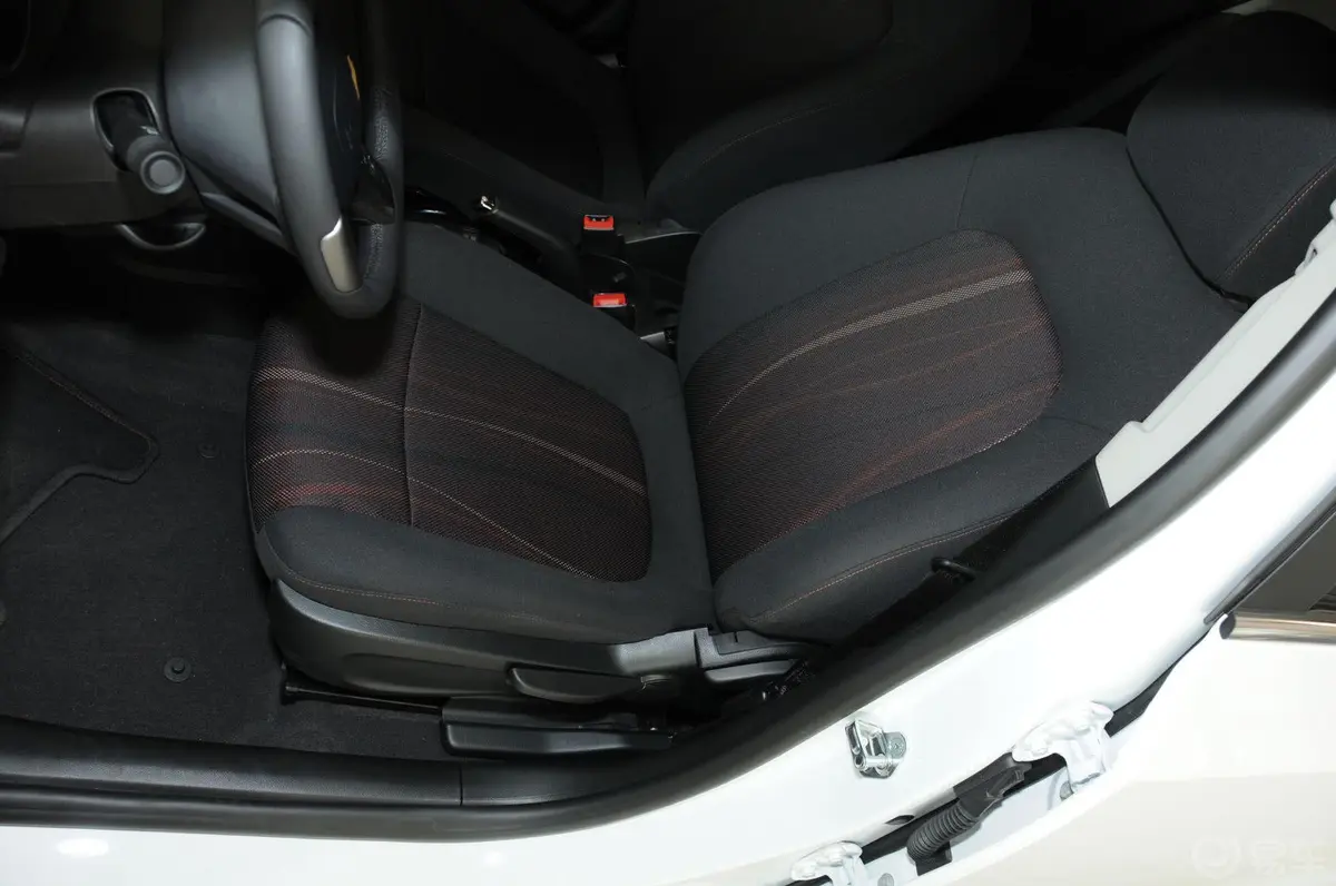 爱唯欧1.6L SX 自动 风尚影音版驾驶员座椅