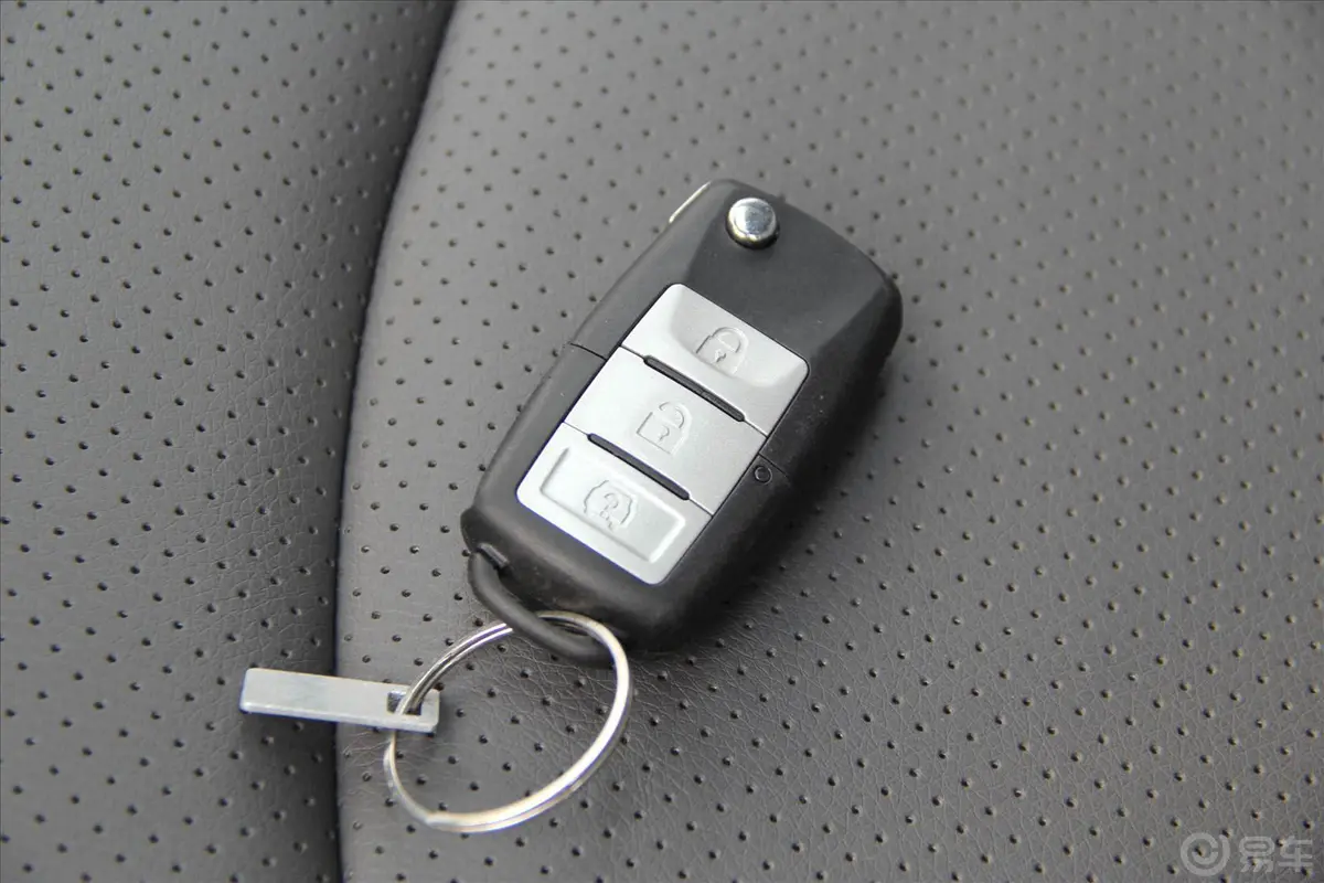 菱智M5 Q3短车 2.0L 手动 豪华型 7座钥匙