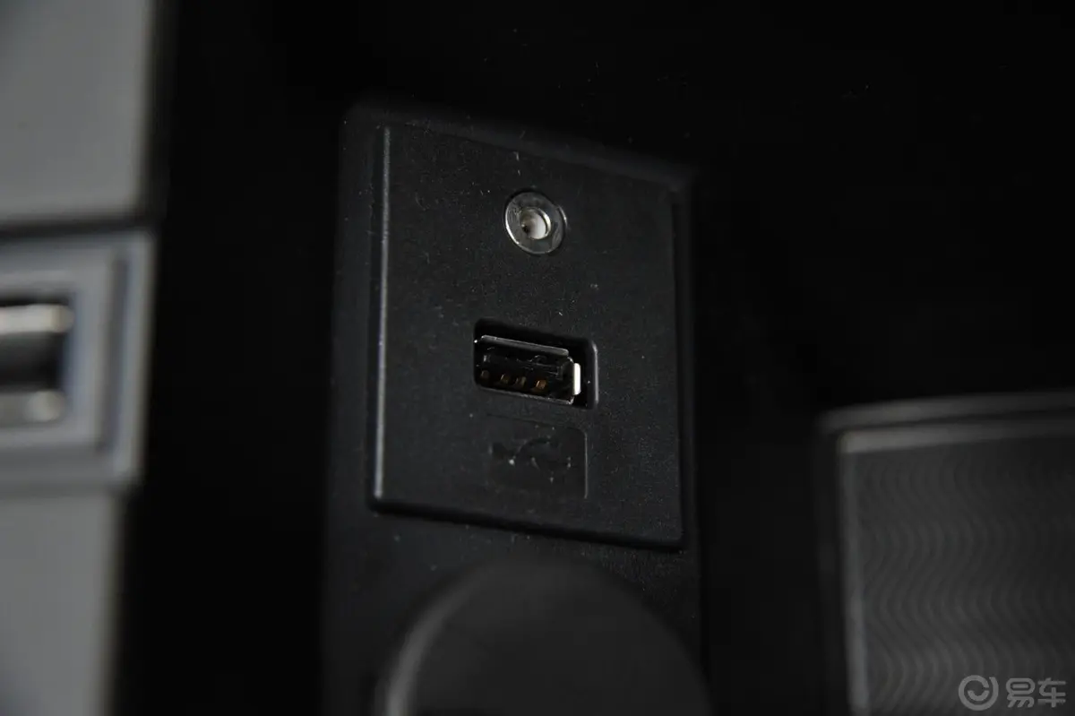 绅宝D701.8T 自动 行政版USB接口