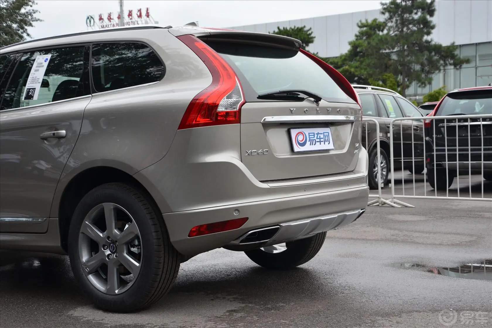 沃尔沃XC60(进口)3.0T T6 智逸版车尾局部