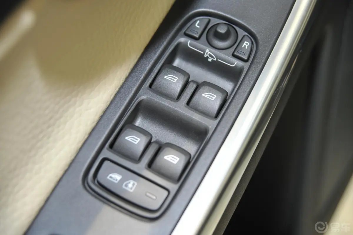 沃尔沃XC60(进口)2.0T T5 舒适版车窗升降键