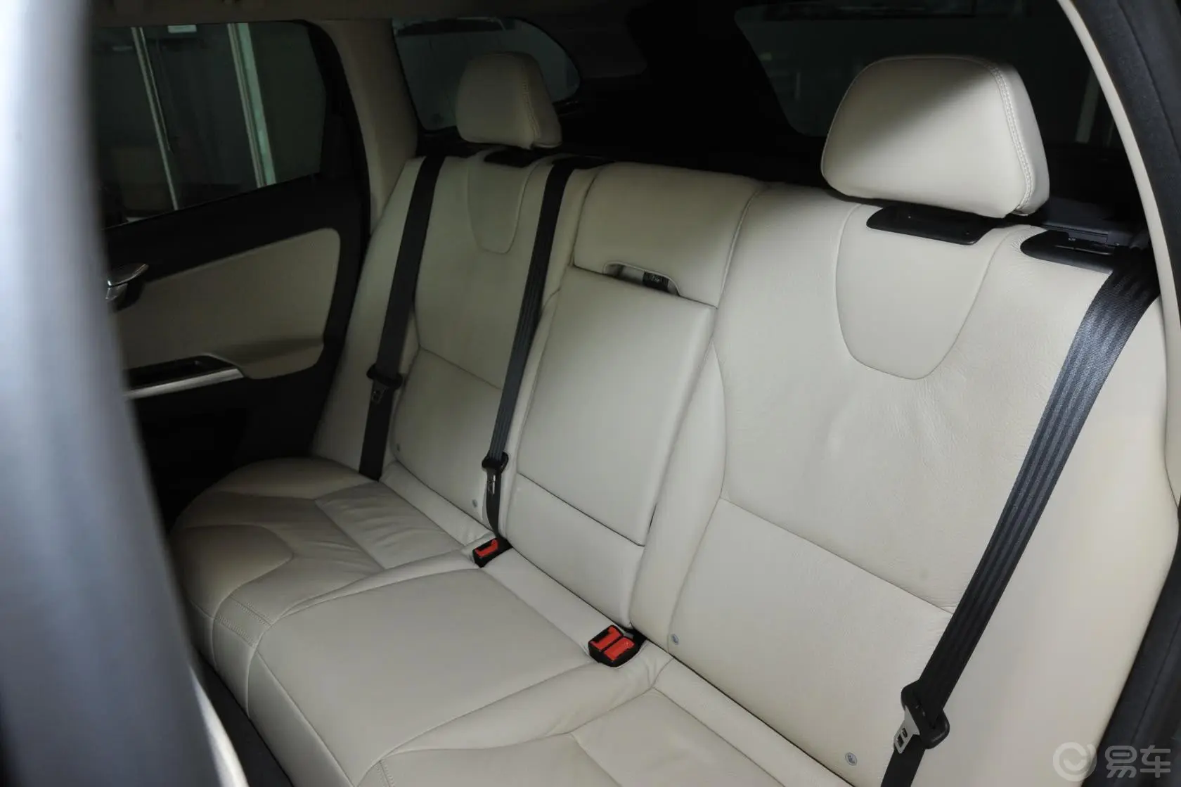 沃尔沃XC60(进口)2.0T T5 舒适版后排座椅