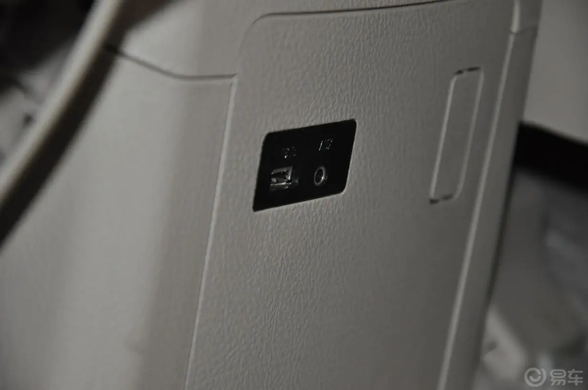 比亚迪S62.4L 自动 精英型 劲悦版USB接口
