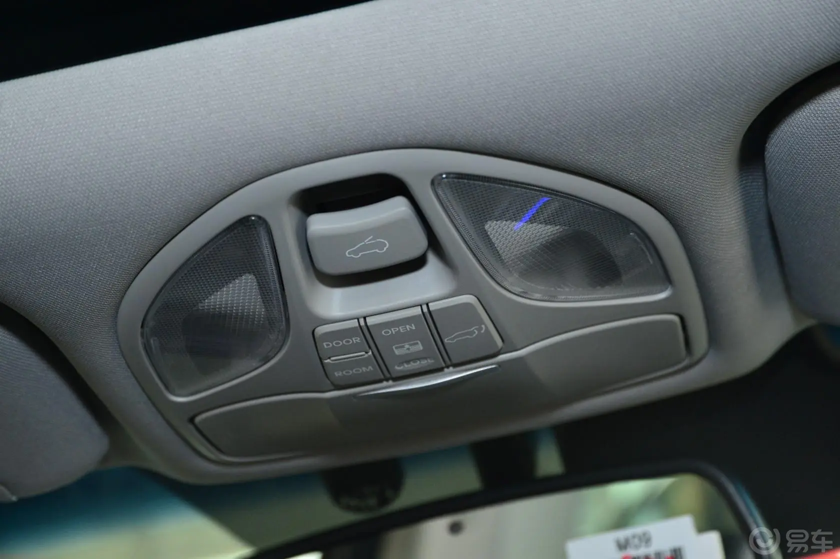 格越2.2T 自动 四驱 舒适版 6座前排车顶中央控制区