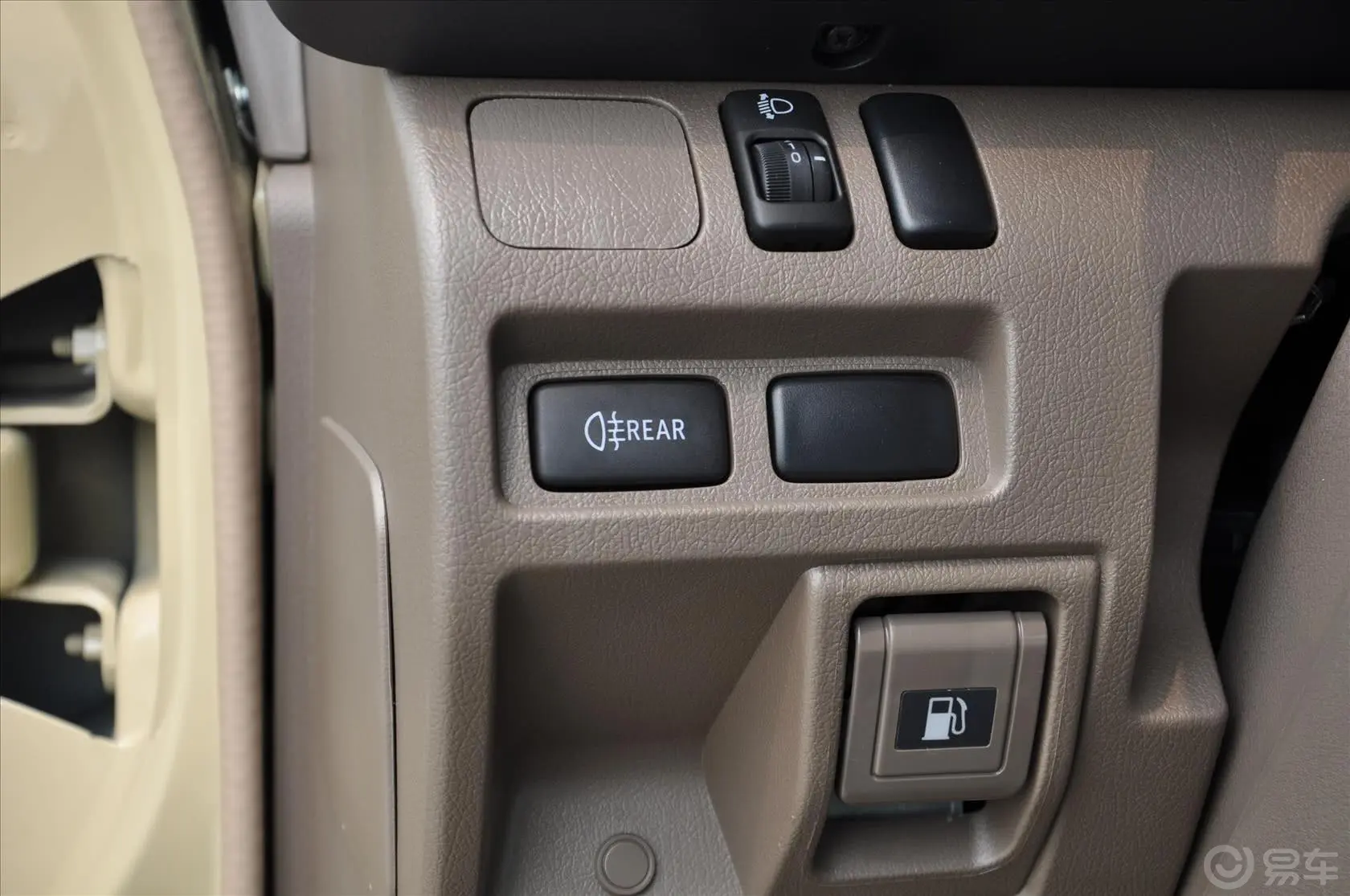柯斯达2.7 L 手动 高级升级版 汽油 23座外后视镜控制键