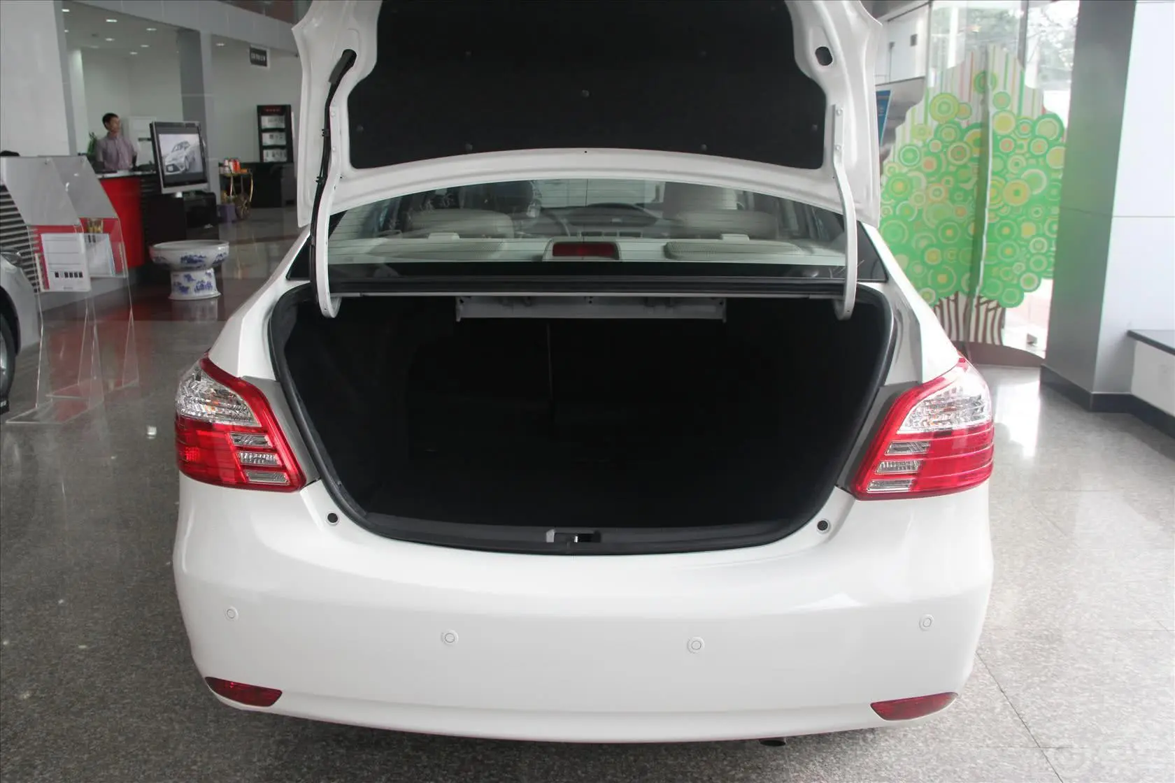 威驰1.6L GL-i 自动 型尚天窗版行李箱空间