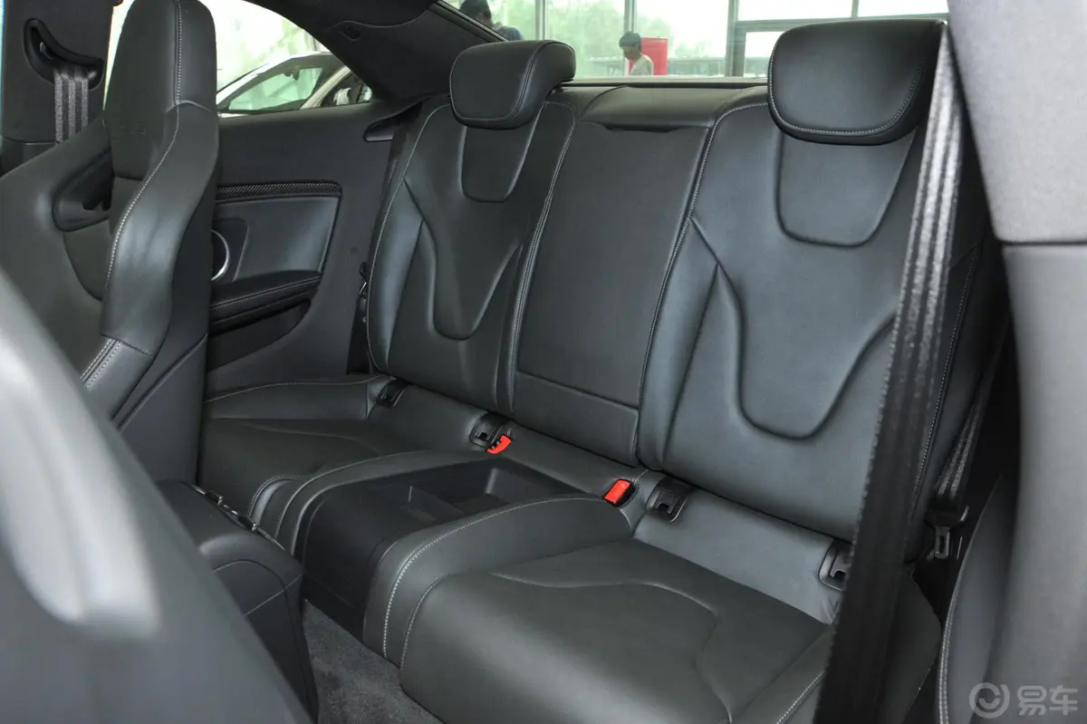 奥迪RS 54.2L 双离合 quattro Coupe后排座椅