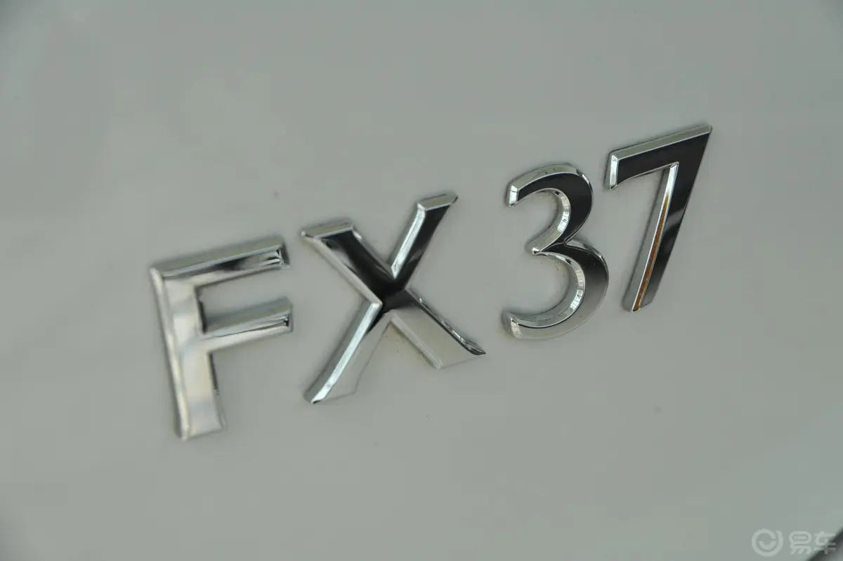 英菲尼迪FX37 五周年限量版尾标